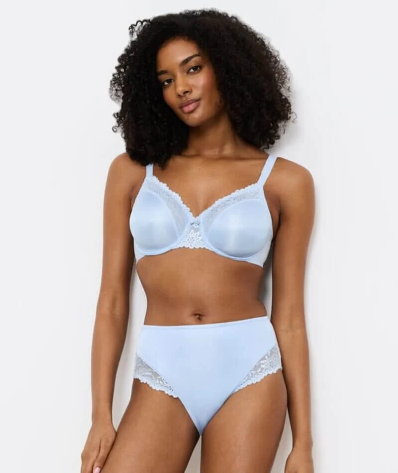 Triumph Ladyform Soft Minimizer Bra - Ice - Image 4